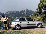 写真 16 車 Opel Astra セダン (F 1991 1994)