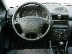 写真 20 車 Opel Astra セダン (F 1991 1994)