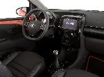 zdjęcie 7 Samochód Toyota Aygo Hatchback 3-drzwiowa (1 pokolenia [odnowiony] 2008 2012)