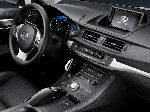 photo 14 l'auto Lexus CT Hatchback 5-wd (1 génération [remodelage] 2013 2015)