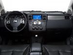 foto 11 Bil Nissan Tiida Hatchback (C11 [omformning] 2010 2014)