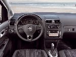 صورة فوتوغرافية 7 سيارة Volkswagen Touran ميني فان (1 جيل 2003 2007)