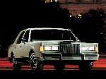 фотографија 10 Ауто Lincoln Town Car Седан (3 генерација 1998 2011)