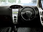 kuva 7 Auto Toyota Vitz Hatchback 3-ovinen (XP10 [uudelleenmuotoilu] 2001 2005)